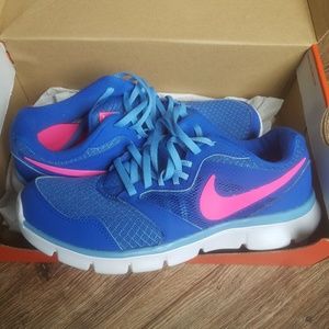 Women's size 8 Nike's